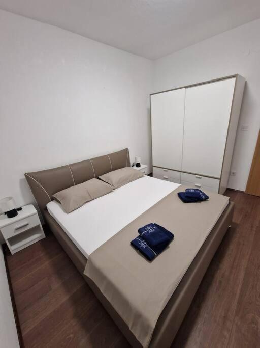 Ferienwohnung Obiteljski Stan Kastel Luksic Kaštela Exterior foto