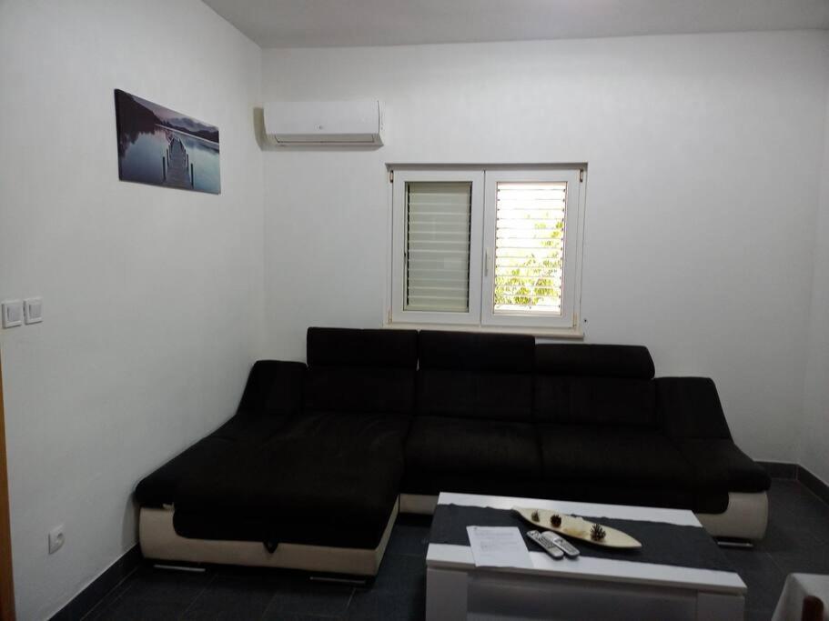 Ferienwohnung Obiteljski Stan Kastel Luksic Kaštela Exterior foto