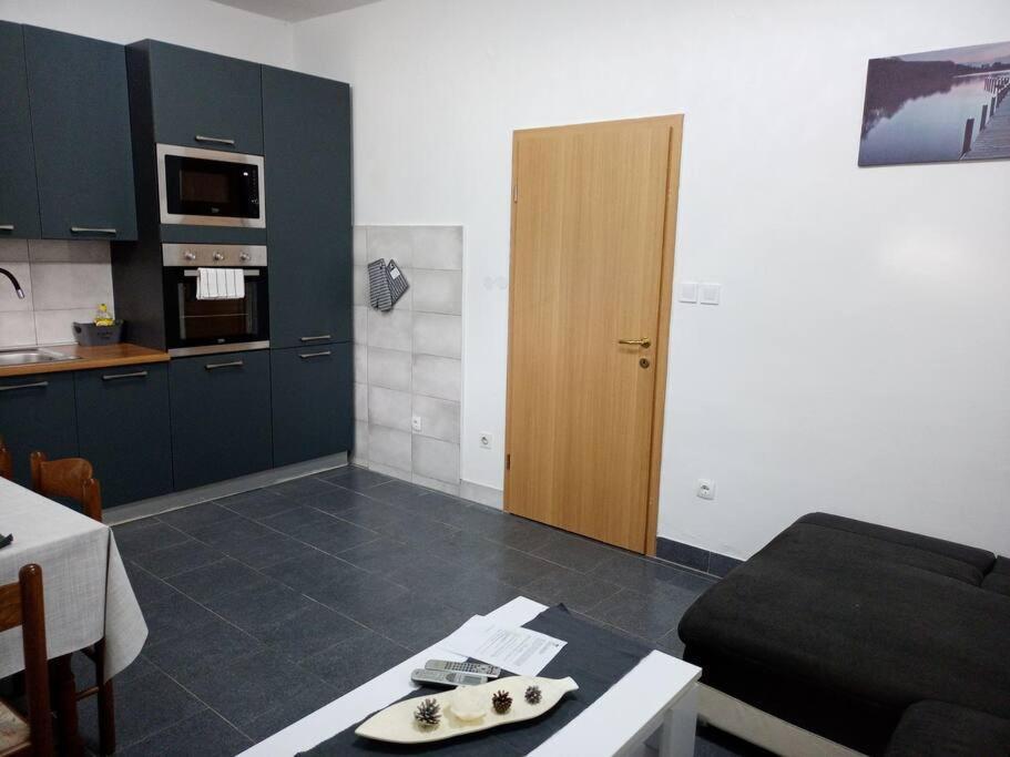 Ferienwohnung Obiteljski Stan Kastel Luksic Kaštela Exterior foto
